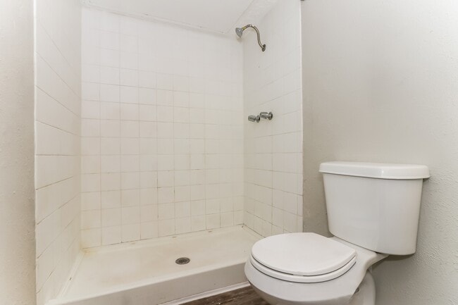 Building Photo - 6914 Pickett Dr