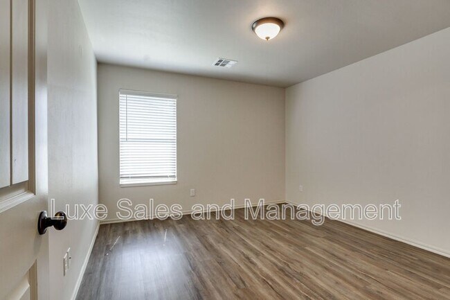 Building Photo - 437 Chalk Hill Ct