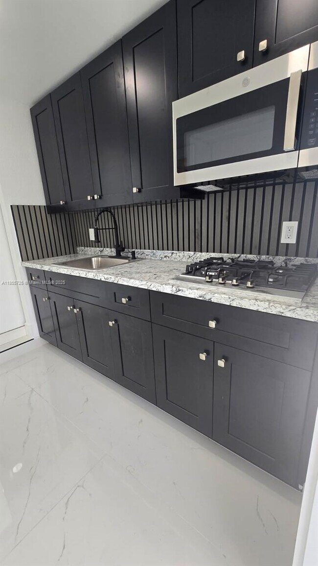 Building Photo - 265 W 53rd Terrace