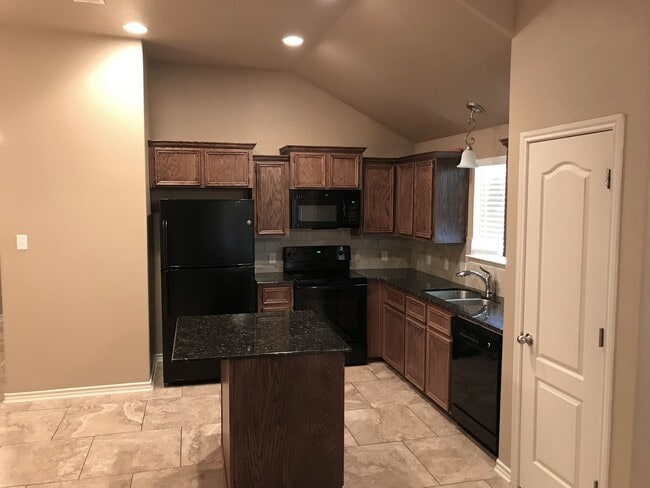 Building Photo - 2 Bedroom / 2 Bath Duplex off Clear Creek – Killeen, TX