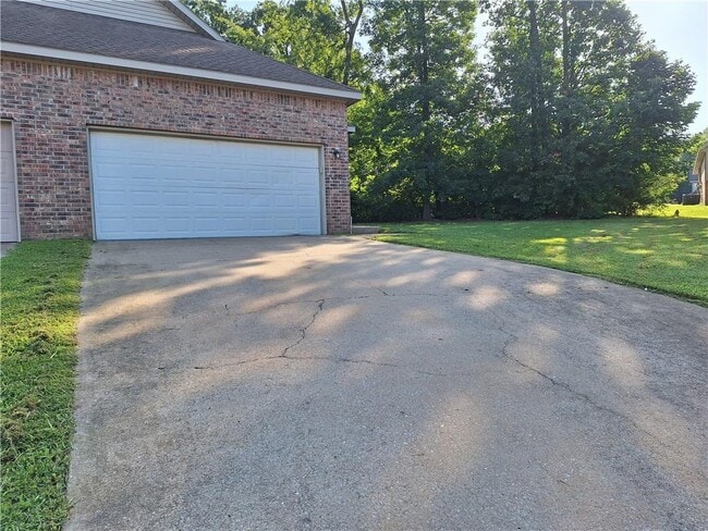 Primary Photo - 1970 E Peppervine Dr