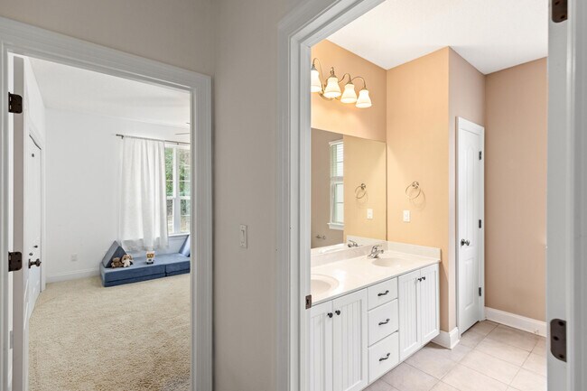 Building Photo - 2899 Chanterelle Cove