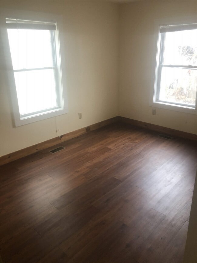 Building Photo - 17 Elm Ct