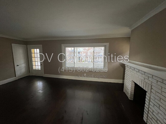 Building Photo - 872 Helmsdale Rd