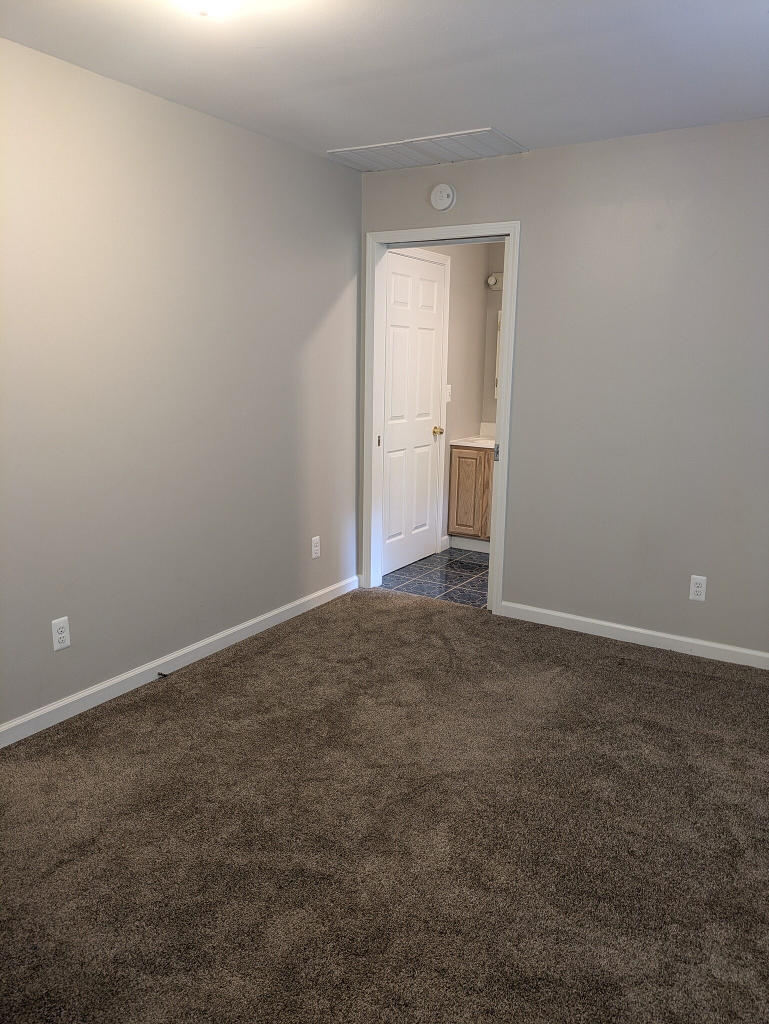 master bed w/pocket door acess to 1/2 bath - 11347 Ford Road