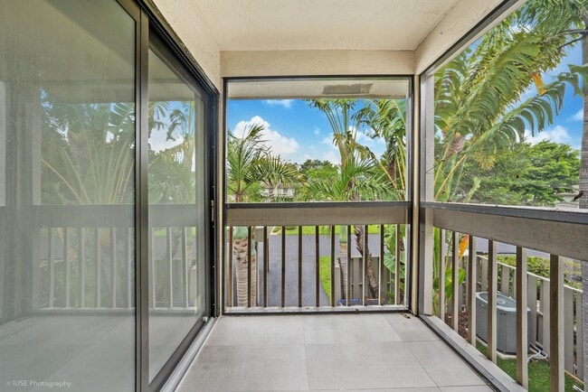 Building Photo - 320 Deer Creek Wildwood Ln E