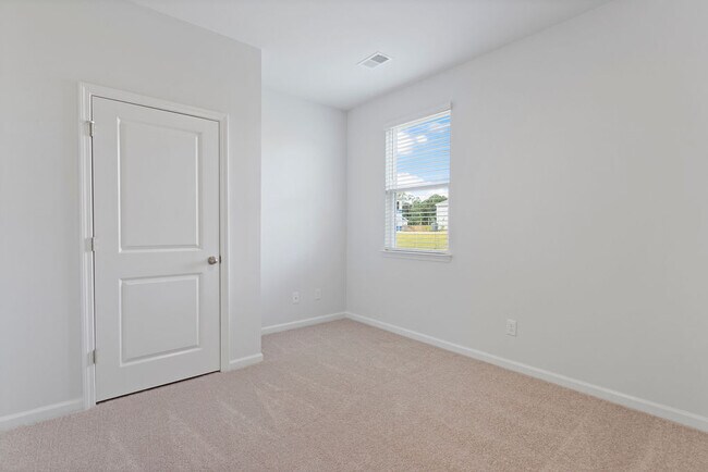 Building Photo - 105 Mesa Ln