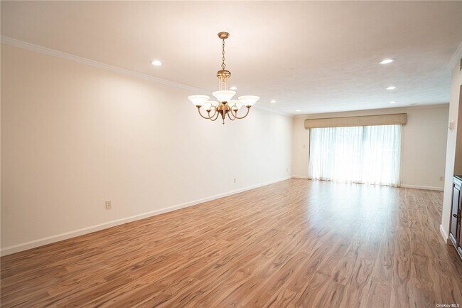 Building Photo - 30 Club Dr S