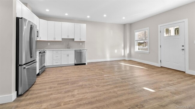 Building Photo - 197 Grand St