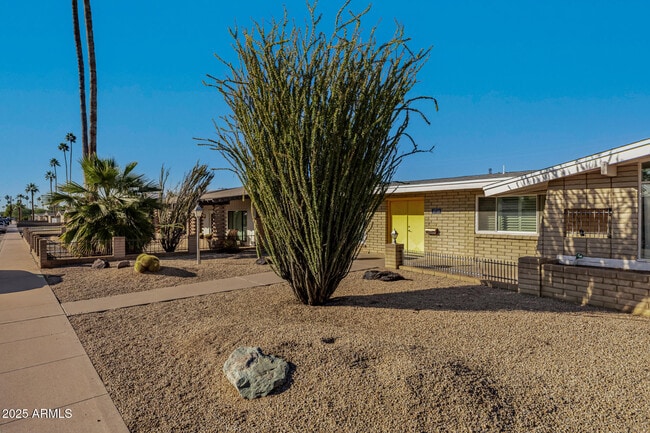 Building Photo - 3738 E Glenrosa Ave