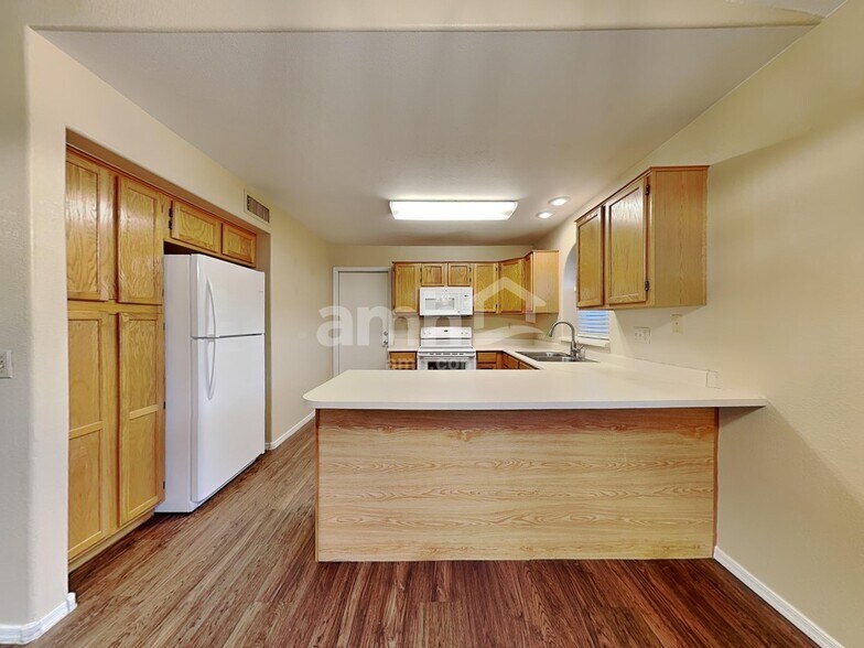 Building Photo - 4106 E Alder Ave