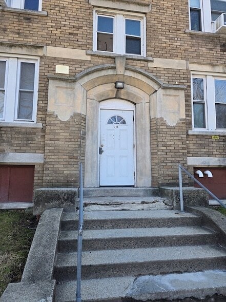 Building Photo - 240 Locust St