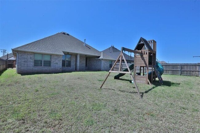 Building Photo - 9301 SW 44th Terrace