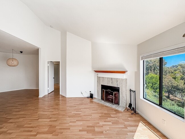Building Photo - Stunning 2BD/2BA Condo in Scripps Ranch with Lake Miramar Views, In-Unit Laundry & Trail Access