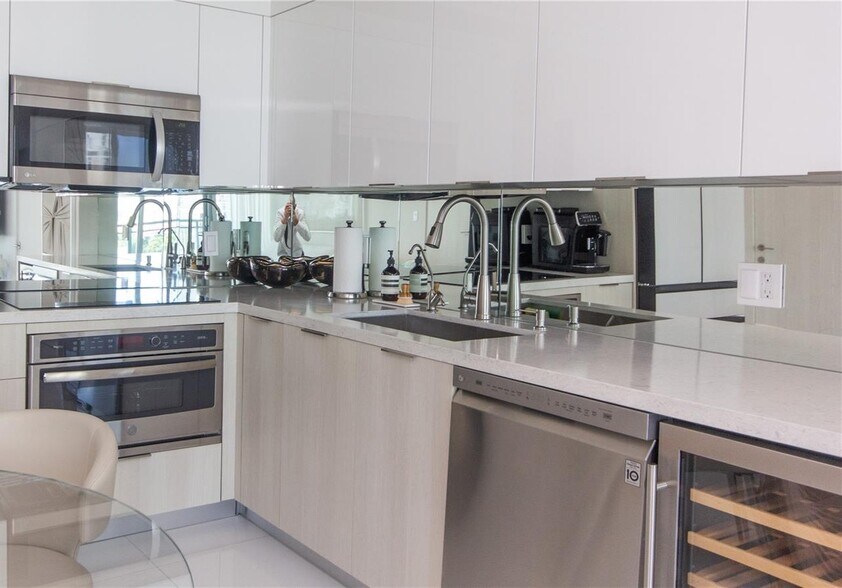 Building Photo - 92 SW 3rd St