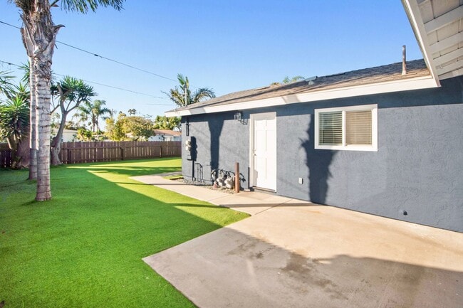 Building Photo - 3/2 Remodeled Home with Large Fenced Yard