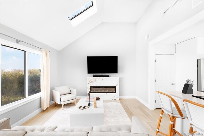 Building Photo - 30 River Rd