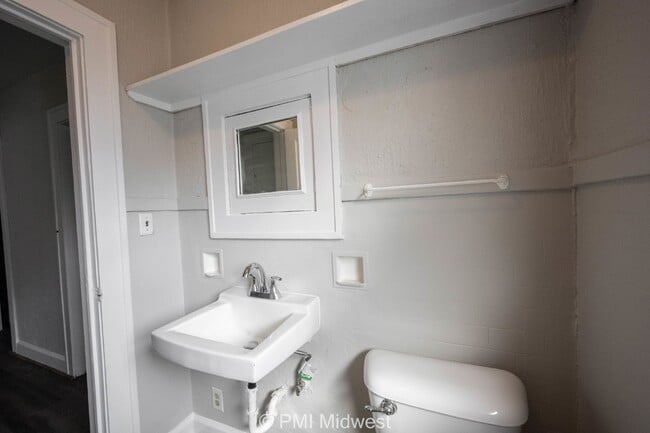 Building Photo - Charming 1-Bedroom Duplex in Indianapolis with Spacious Layout and Convenient Location