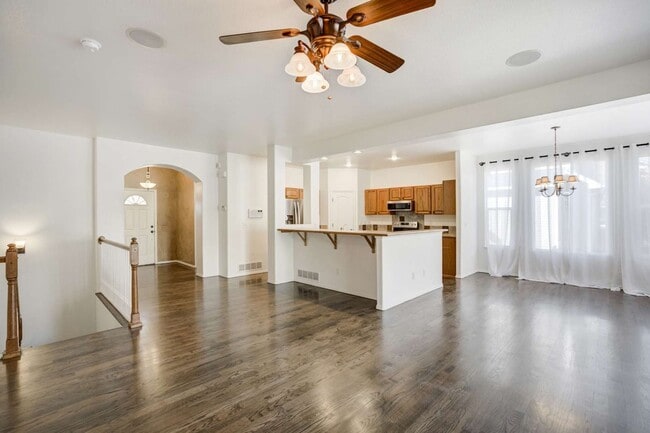 Building Photo - D20 5bdrm Home on Quiet Street in North Co...