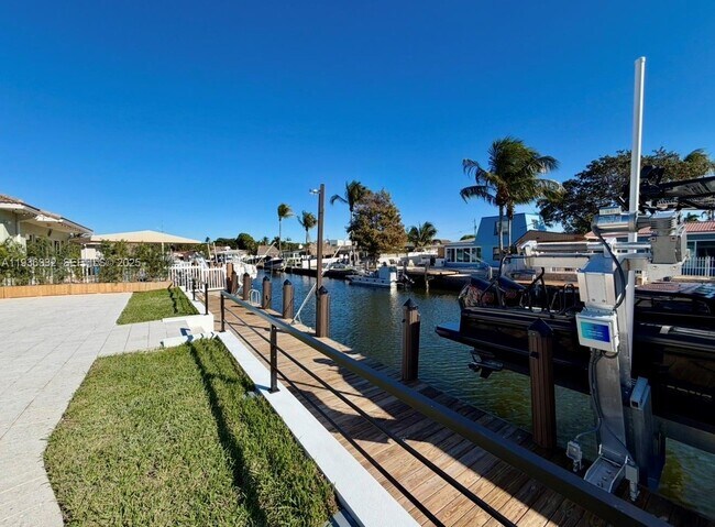 Building Photo - 806 Argonaut Is