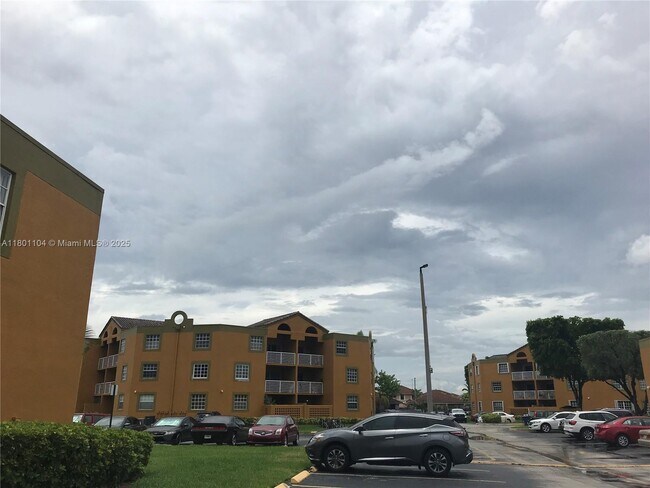 Building Photo - 9731 Fontainebleau Blvd