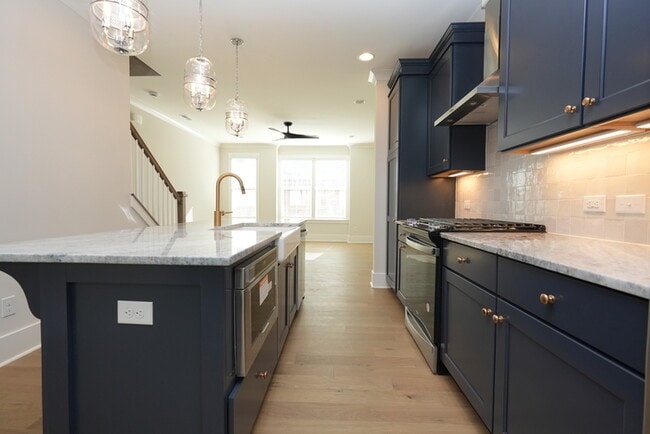 Building Photo - A beautiful home with 4 beds and 3 bath in...