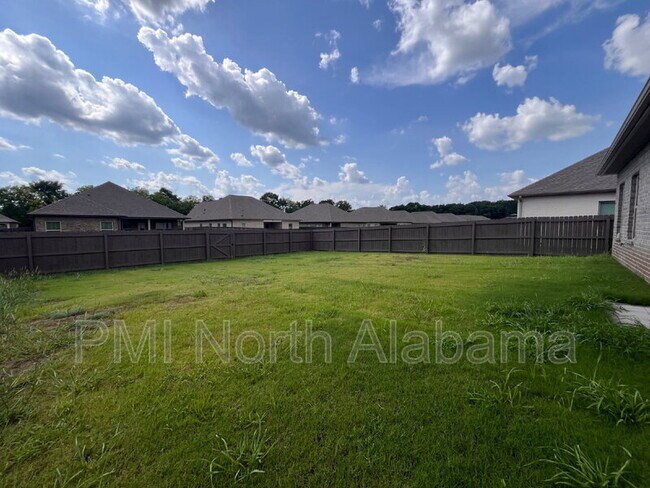 Building Photo - 14741 Greenleaf Dr