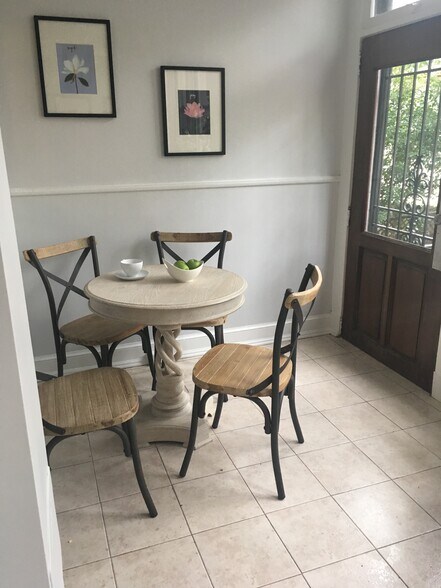breakfast porch - 825 Kentucky Ave SE