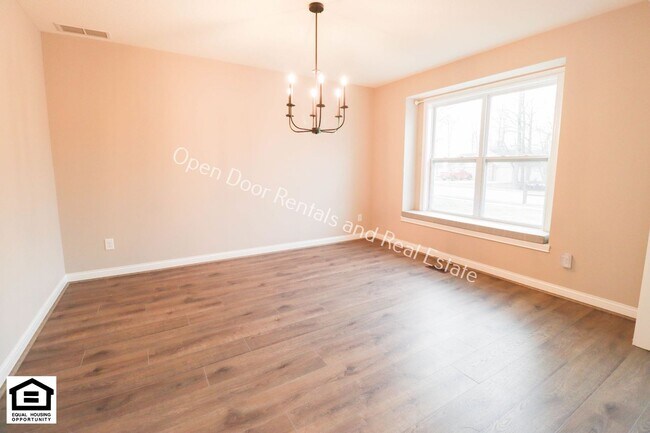 Building Photo - $500 off first months rent! 4 bedroom now ...