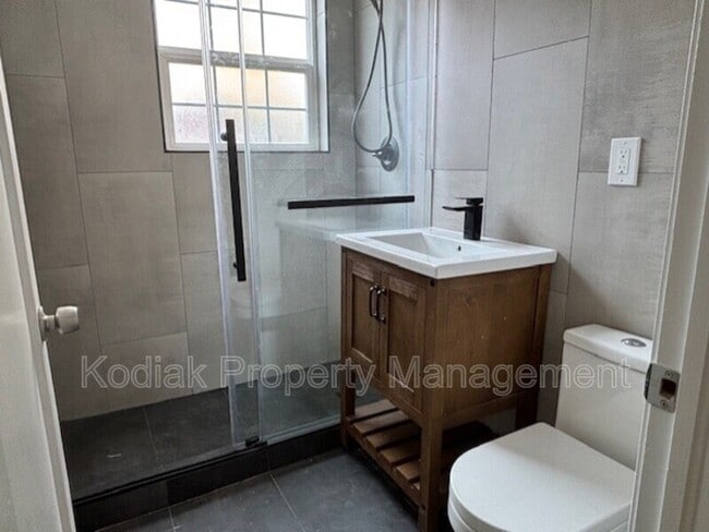 Building Photo - 1109 E 400 S