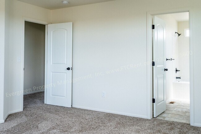 Building Photo - Gorgeous 4-Bed, 2.5 Bath Home in Windsor!