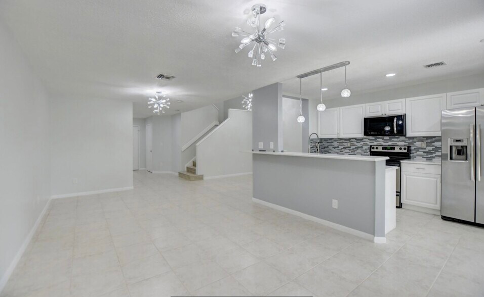Building Photo - 5286 Sapphire Vly