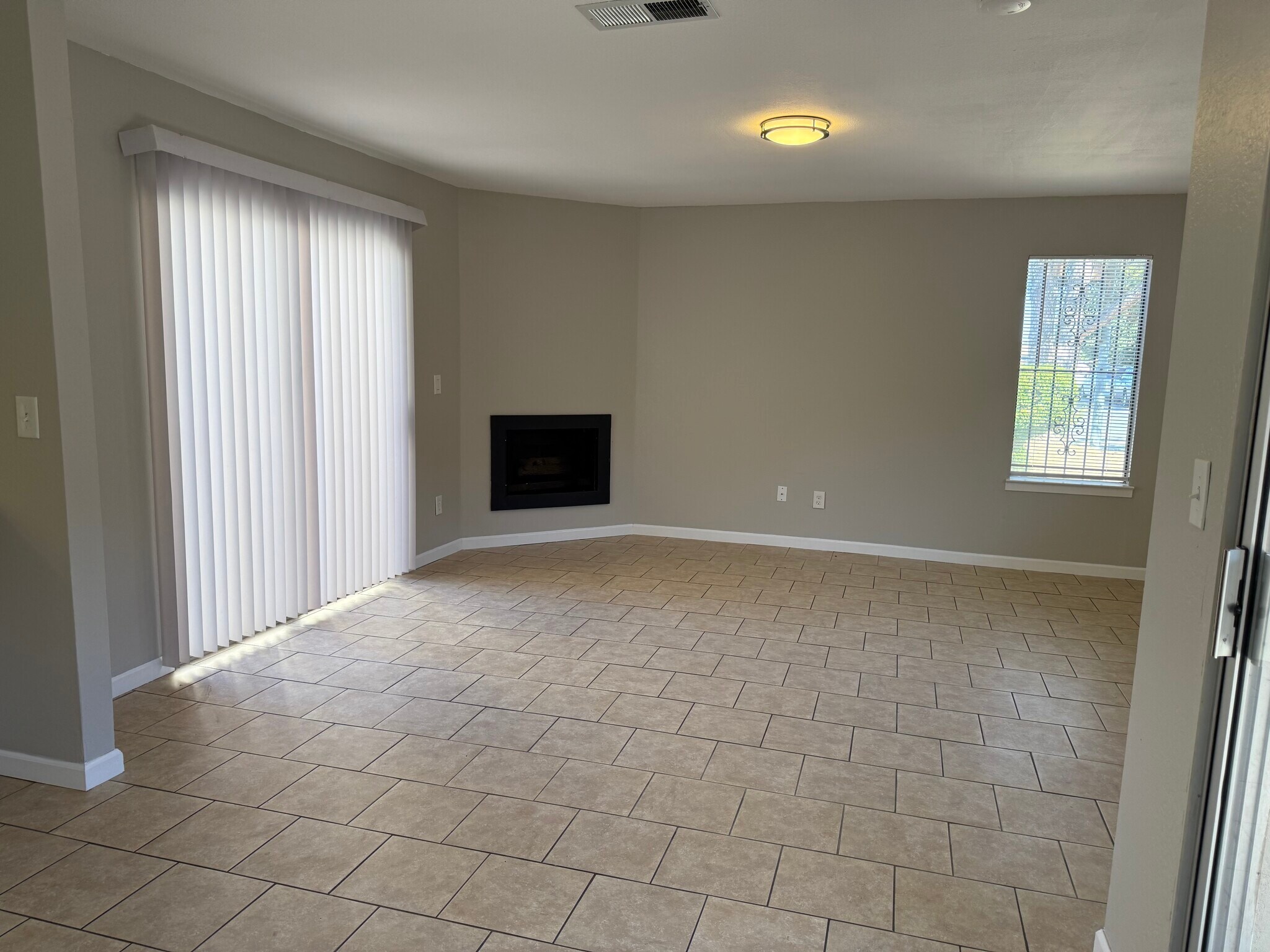 Building Photo - 9437 Fox Creek Dr