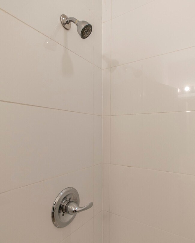 Building Photo - 1632 N Sydenham St