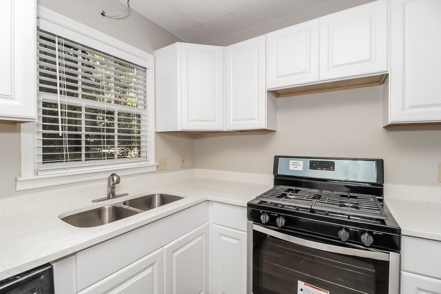 Building Photo - 2737 Pine Mountain Cir