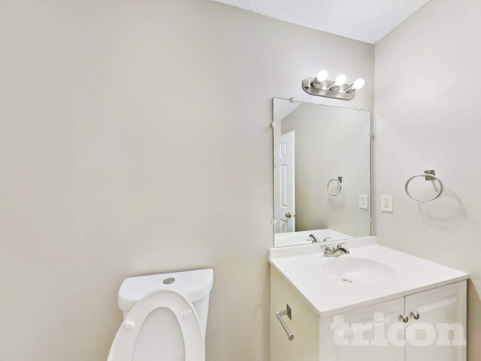 Building Photo - 3740 Longview Dr