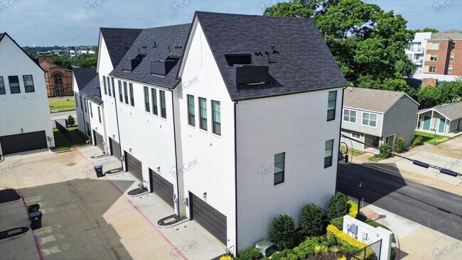 Building Photo - 131 Thornton St