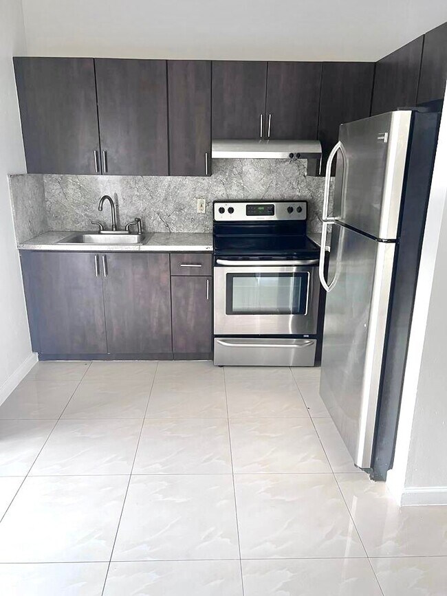 Building Photo - 1244 SW 5th St