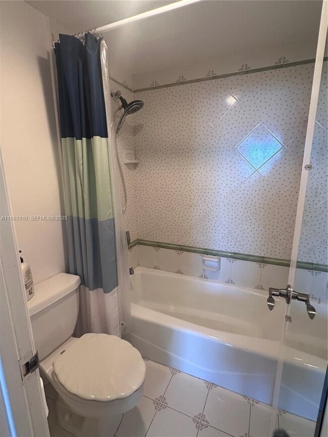 Building Photo - 300 Bayview Dr