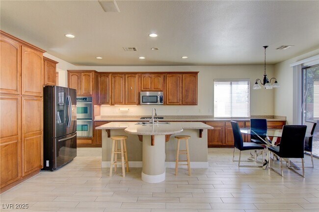 Building Photo - 8925 Monte Oro Dr