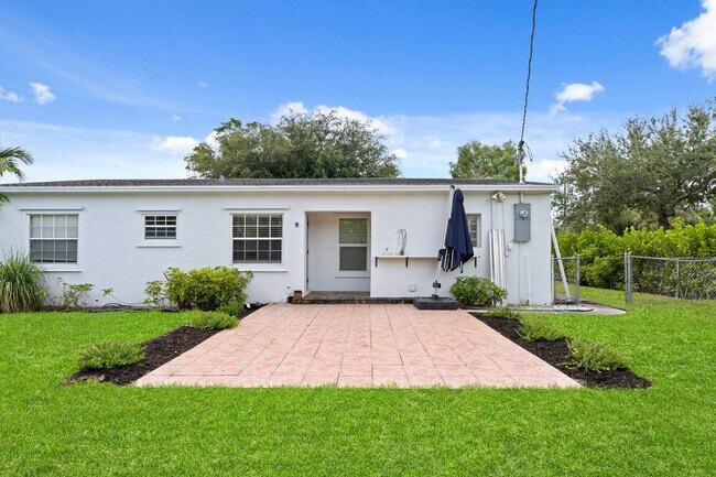 Building Photo - 259 Bloomfield Dr