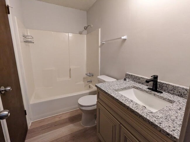 Building Photo - 3751 Oakwood Hills Dr