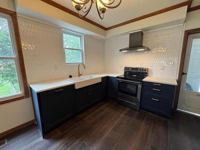 Building Photo - 2451 10th St