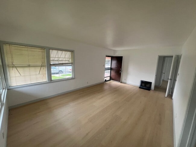 Building Photo - 2115-2117 S Garfield Ave