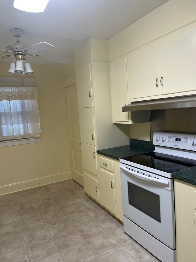 Building Photo - 214 McKendree Ave
