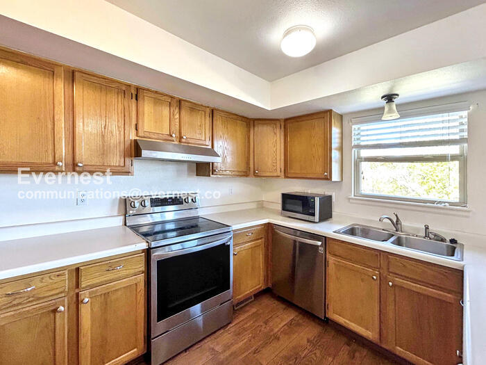 Building Photo - 3939 Smoke Tree Dr