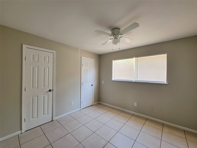 Building Photo - 3206 Lobit Dr