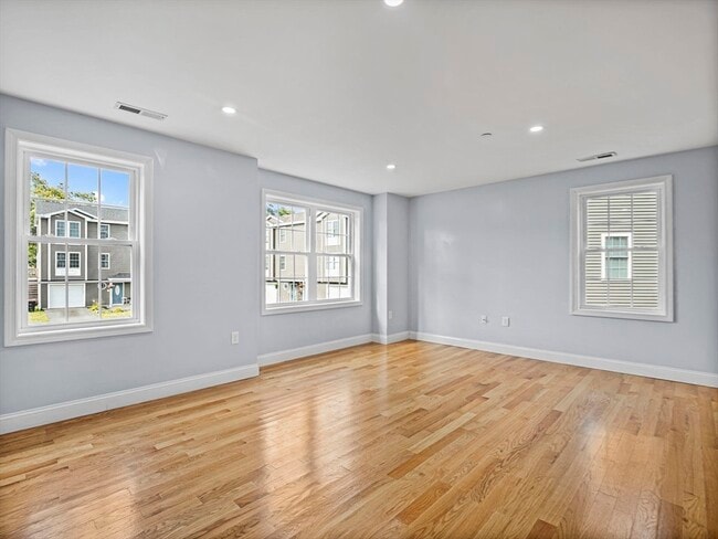 Building Photo - 543 Andover St