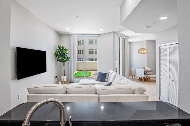 Building Photo - 255 Evernia St