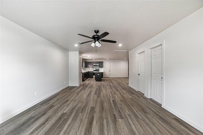 Building Photo - 1417 Mallard Dr